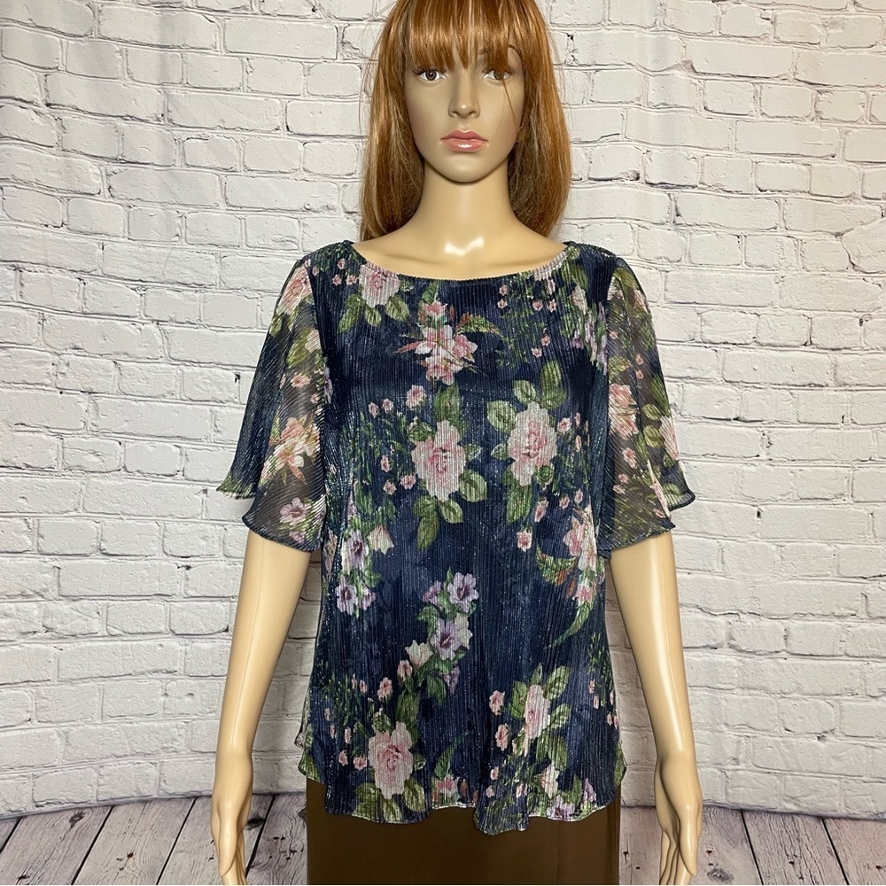 NWT New $99 Adrianna Papell Crinkle Floral Flutter Sleeve Top Size M